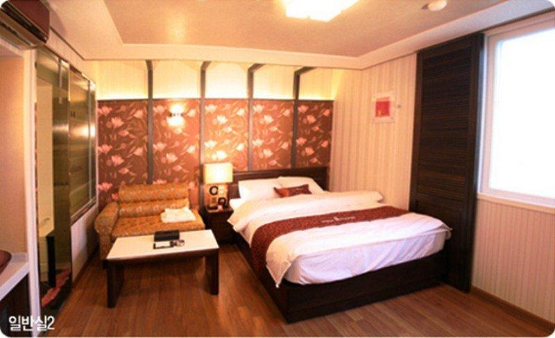 N Motel Mg Stay Kjongdzsu Kültér fotó